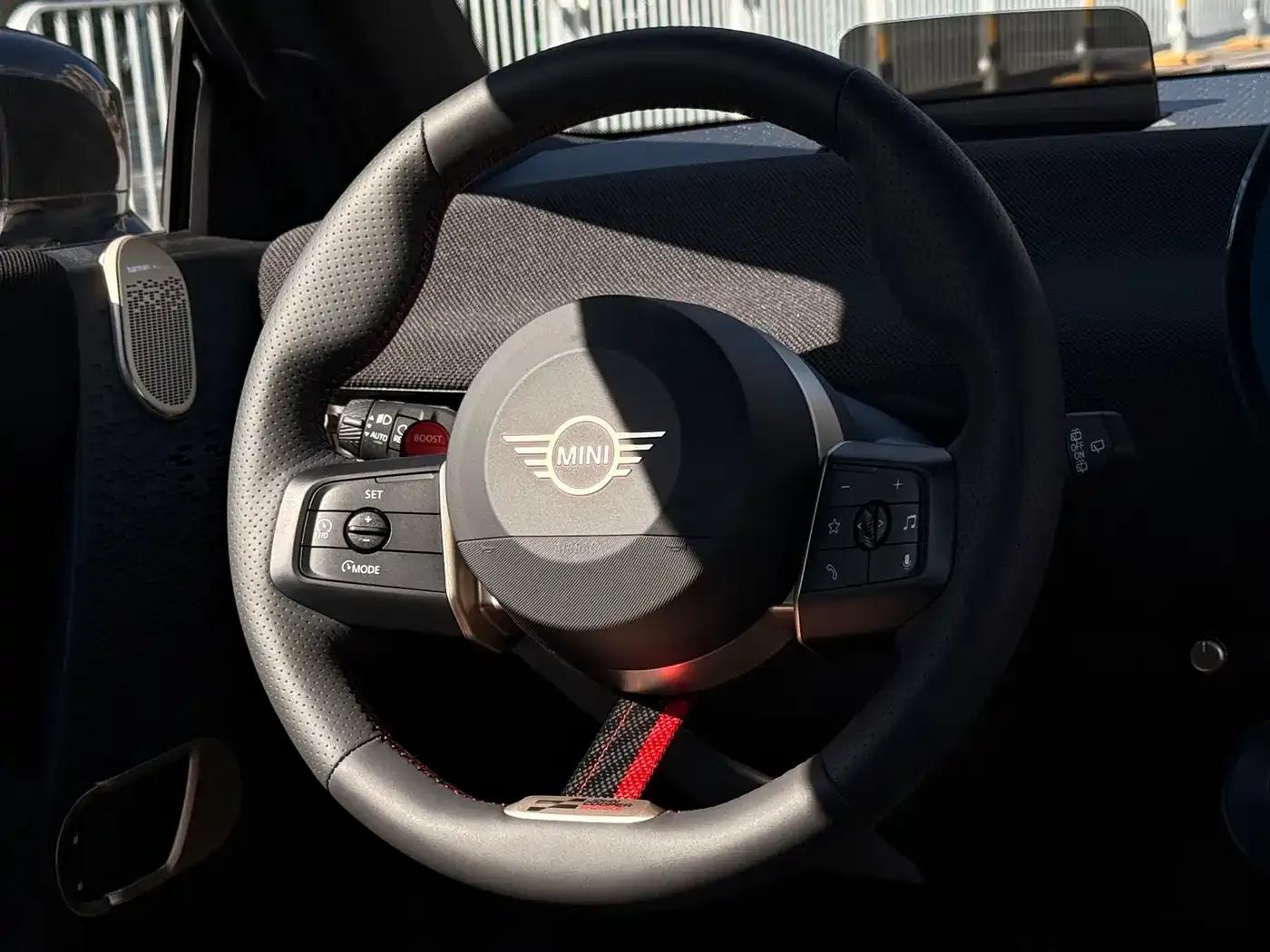 2025 JOHN COOPER WORKS Electric MINI JCW — миниатюра 19