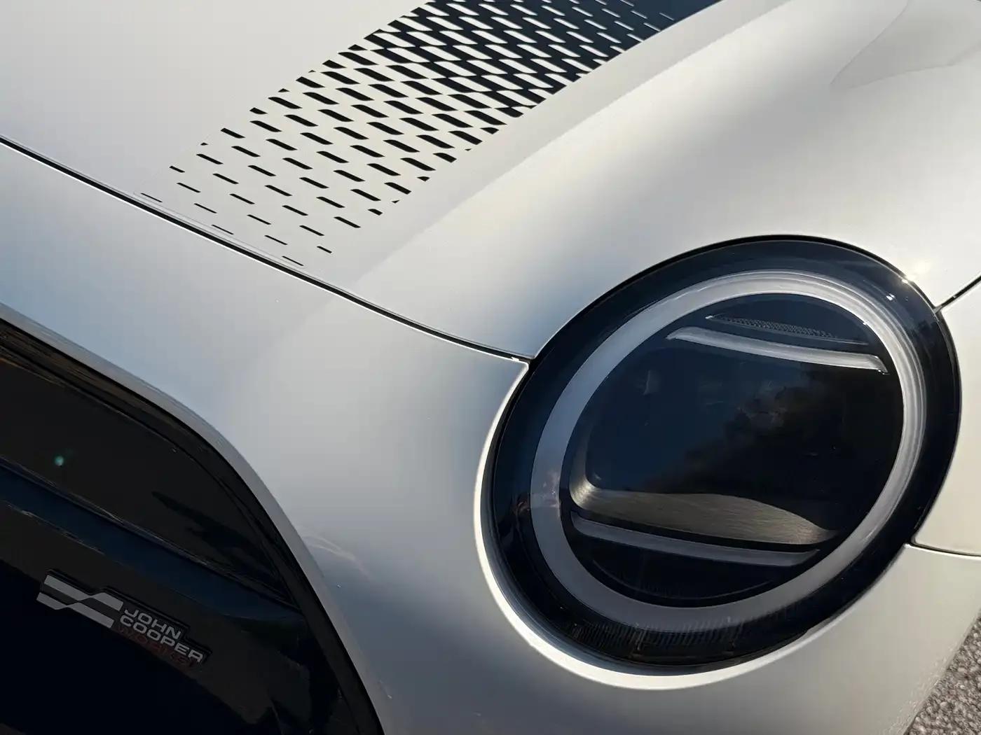 2025 JOHN COOPER WORKS Electric MINI JCW — миниатюра 9