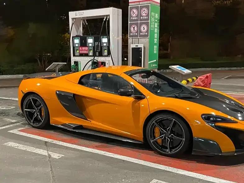 McLaren 12C 2013 3.8T SPIDER 50th Anniversary Edition — миниатюра 2