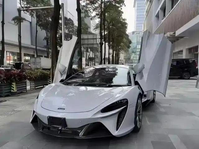 Artura 2023 3.0T Hybrid Standard Model