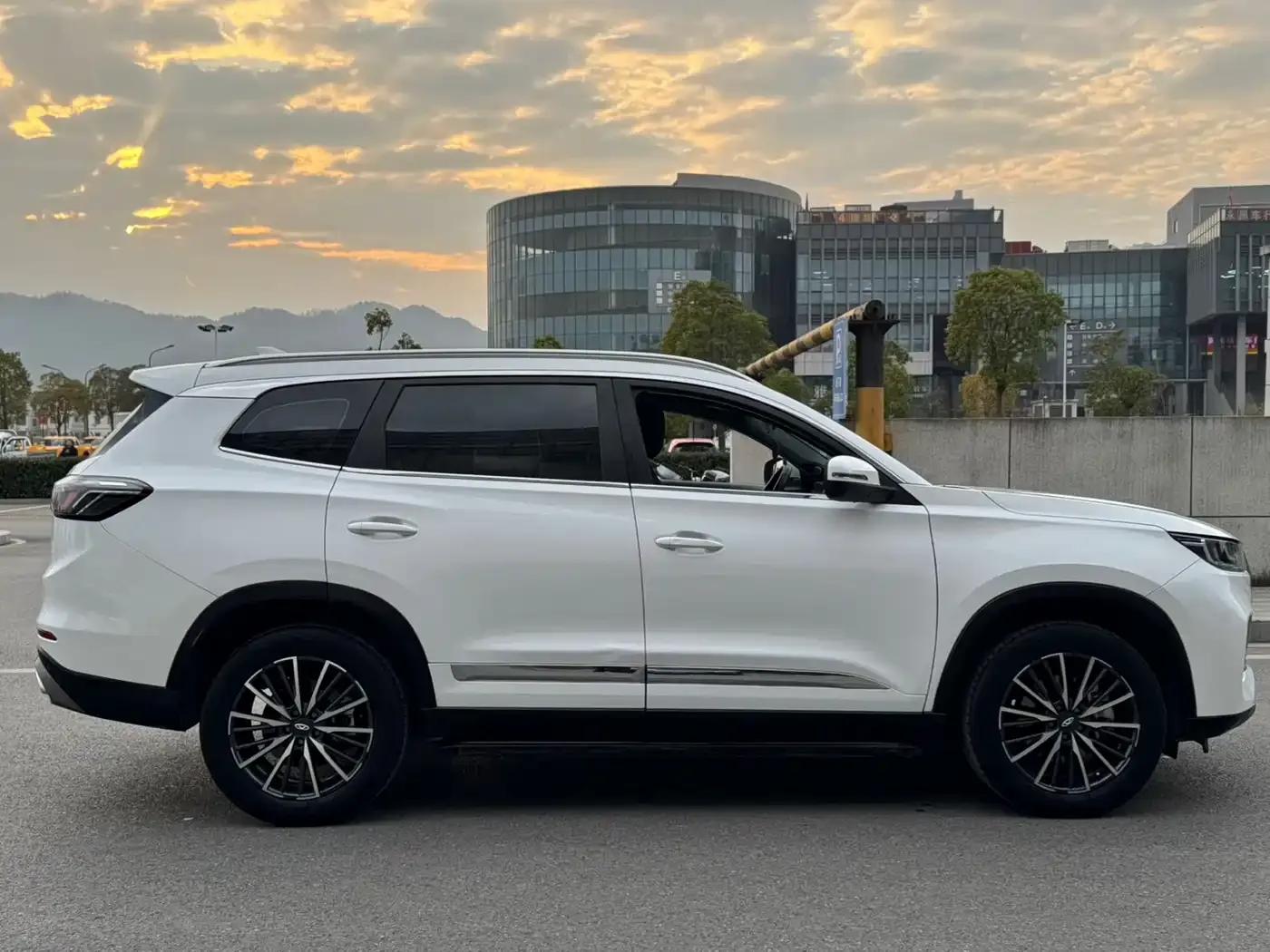 Chery Tiggo 8 PLUS Kunpeng e+ 2022 PHEV 1.5T Comfort e+ — миниатюра 7