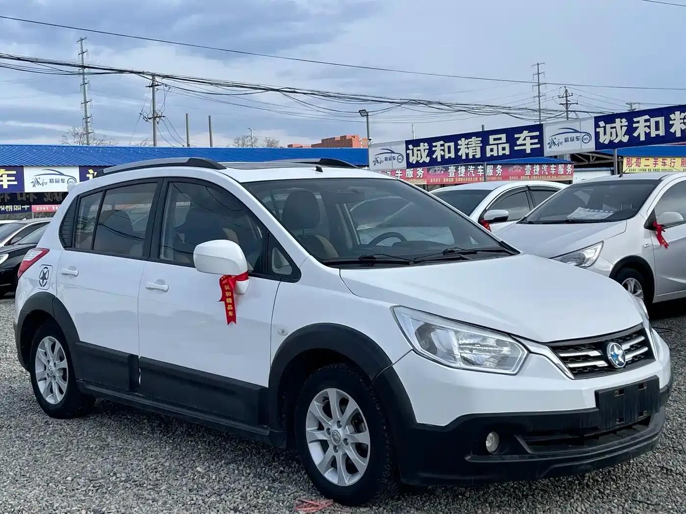 Venucia R50X 2013 1.6L Manual Edition — миниатюра 3