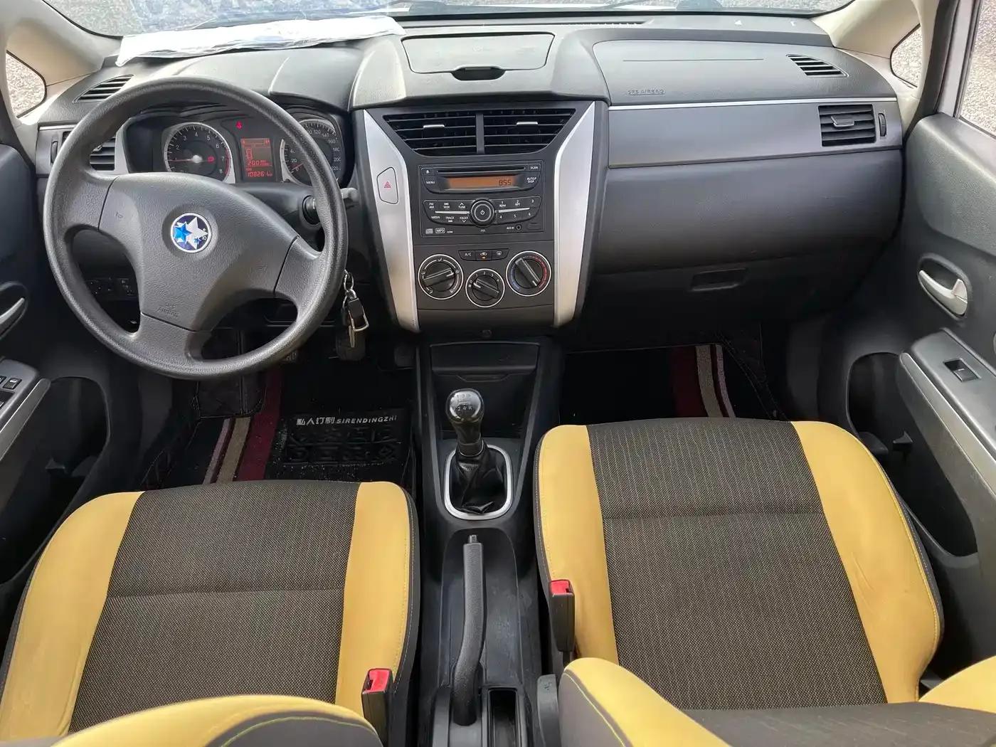 Venucia R50X 2013 1.6L Manual Edition — миниатюра 4