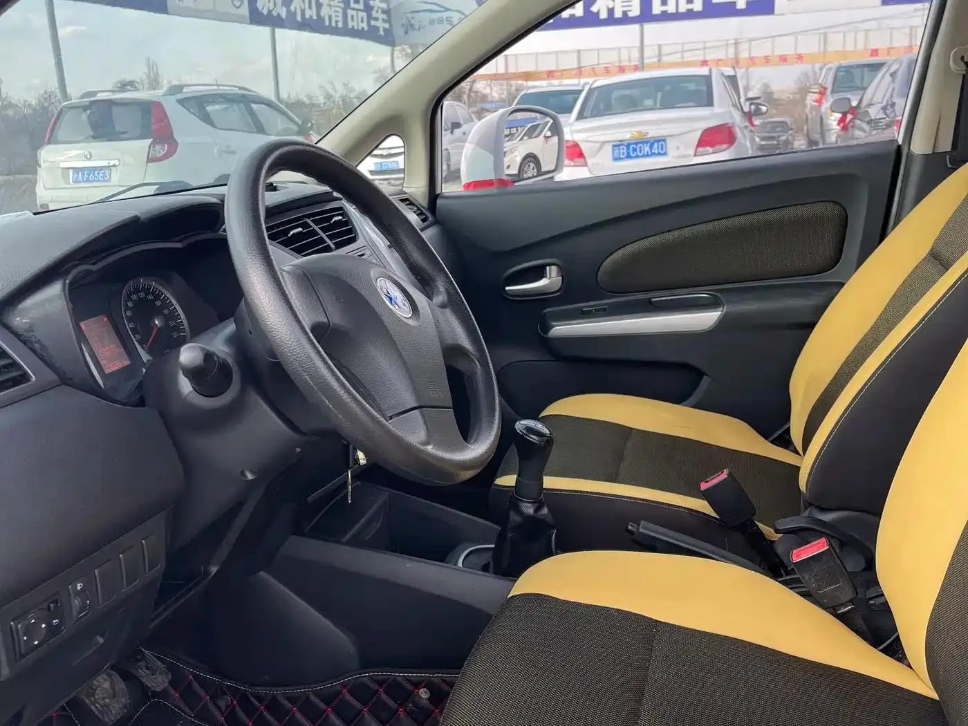 Venucia R50X 2013 1.6L Manual Edition — миниатюра 5