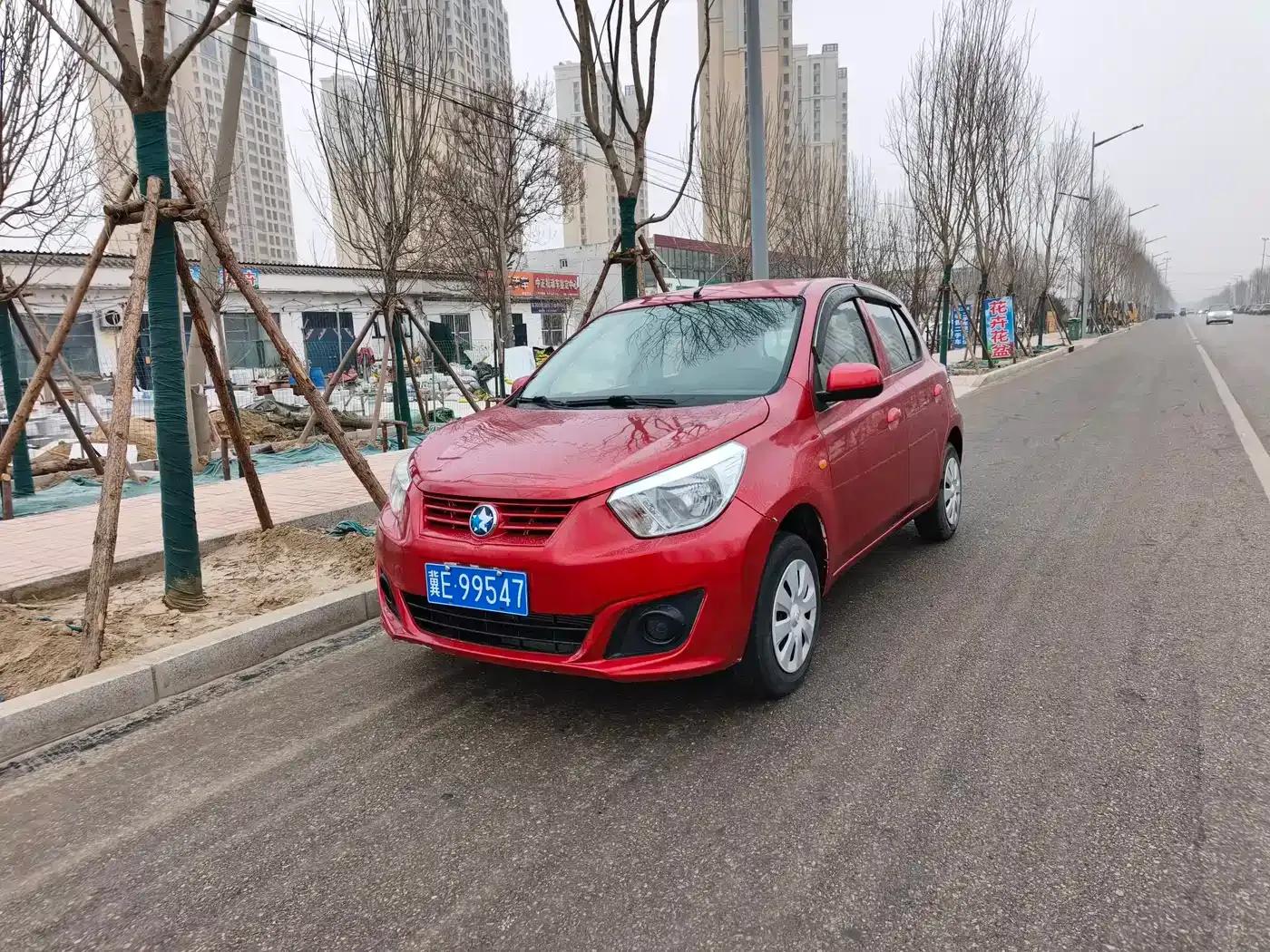 Venucia R30 2014 1.2L Manual Premium Edition — миниатюра 1