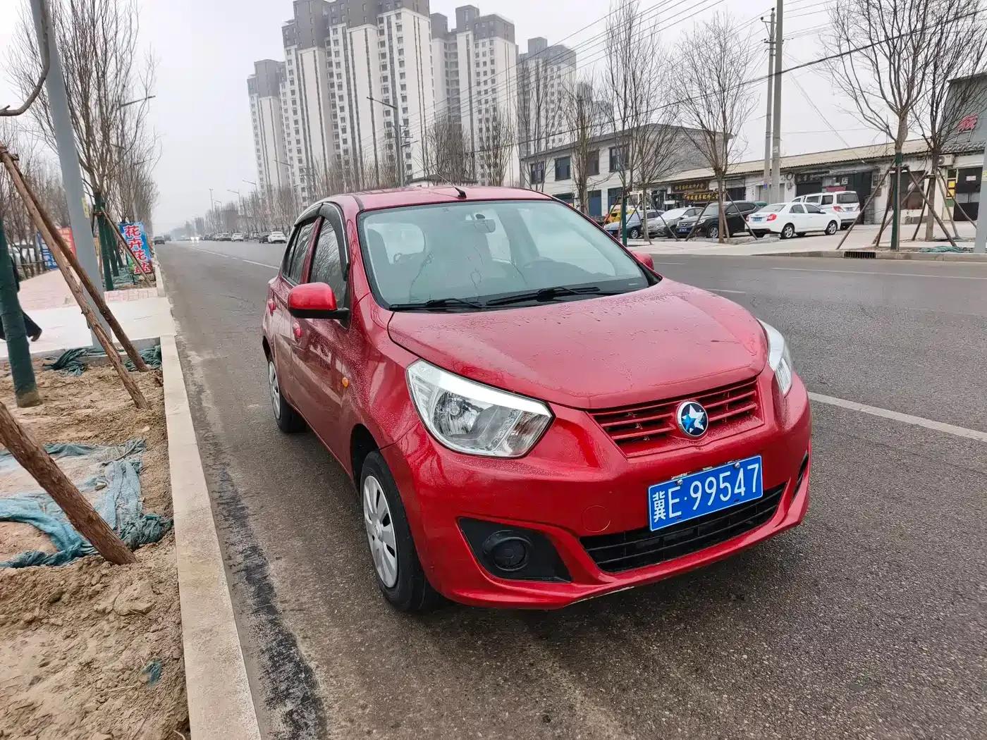 Venucia R30 2014 1.2L Manual Premium Edition — миниатюра 2