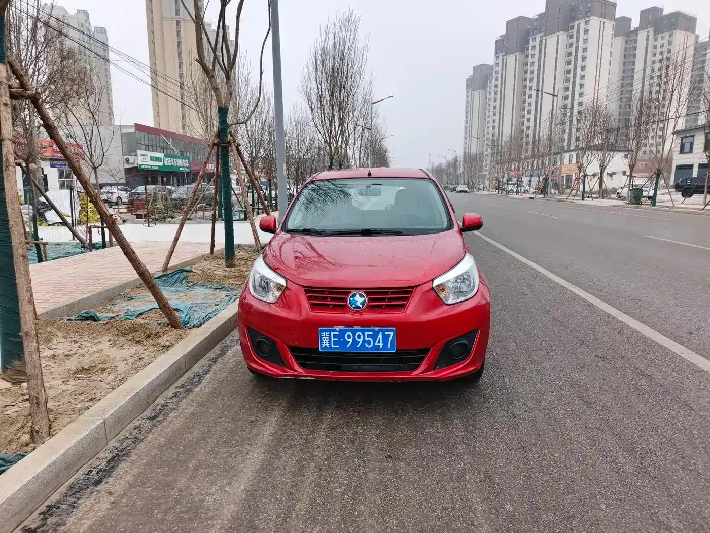 Venucia R30 2014 1.2L Manual Premium Edition — миниатюра 3