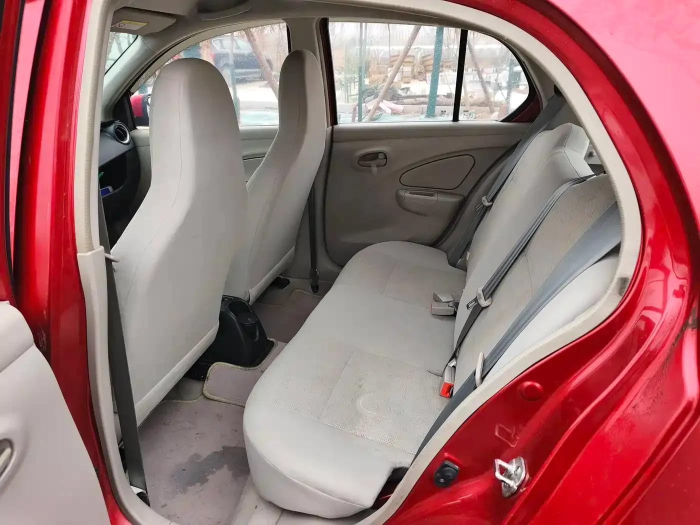 Venucia R30 2014 1.2L Manual Premium Edition — миниатюра 6