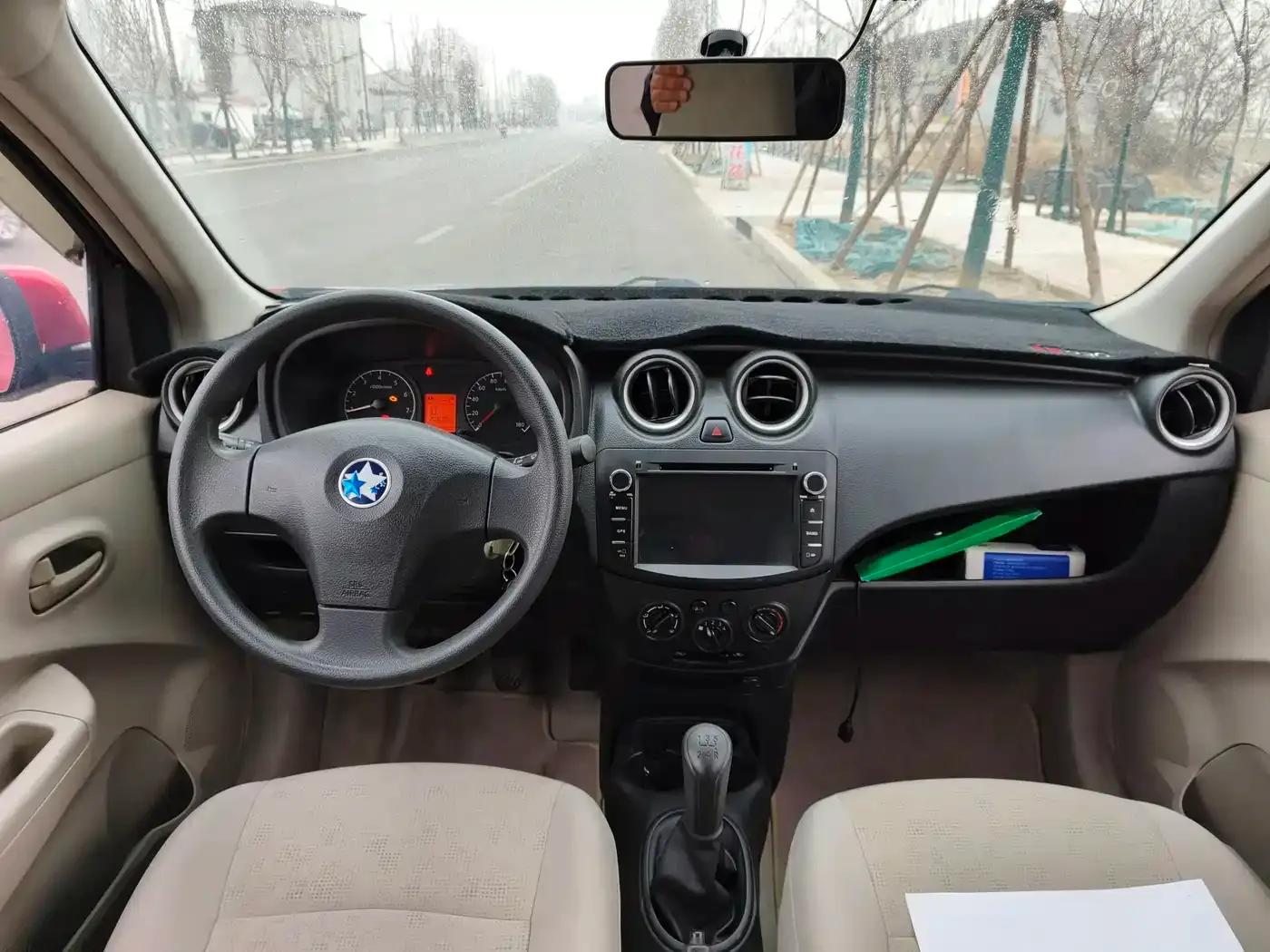 Venucia R30 2014 1.2L Manual Premium Edition — миниатюра 7