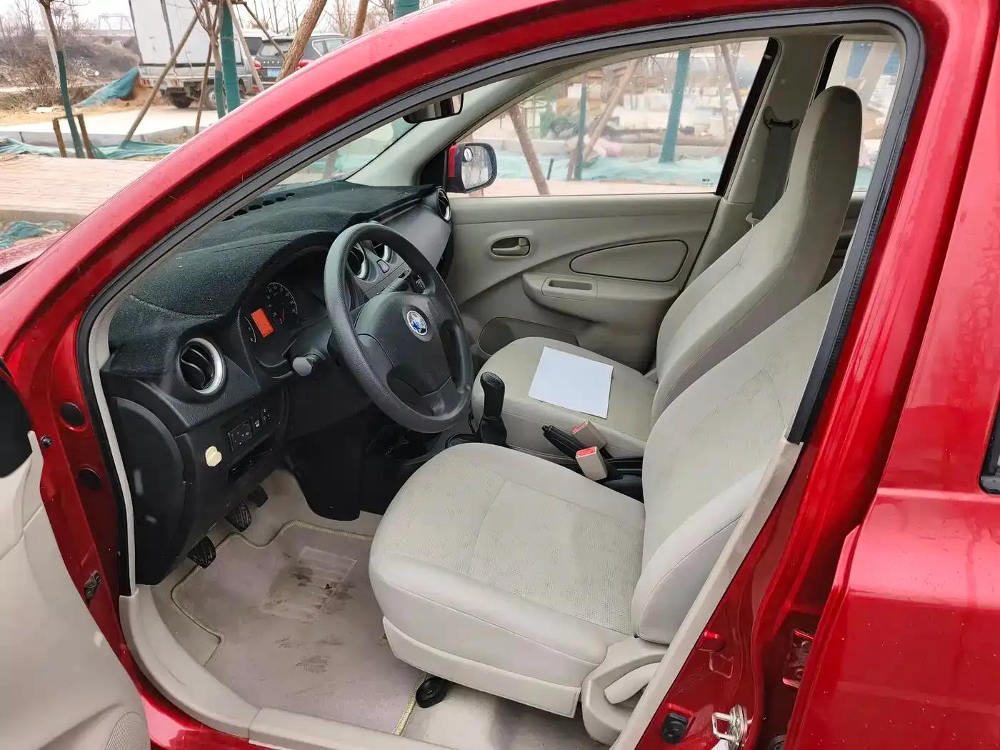 Venucia R30 2014 1.2L Manual Premium Edition — миниатюра 8