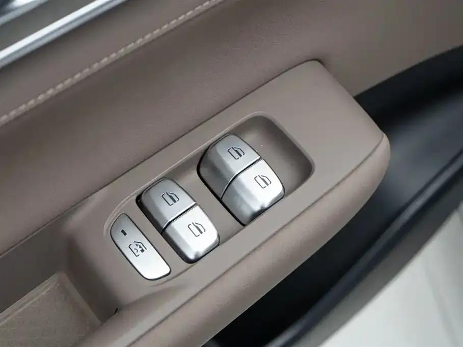 Fengyun T8 2025 1.5T 130km Premium Edition 5-seater — миниатюра 23