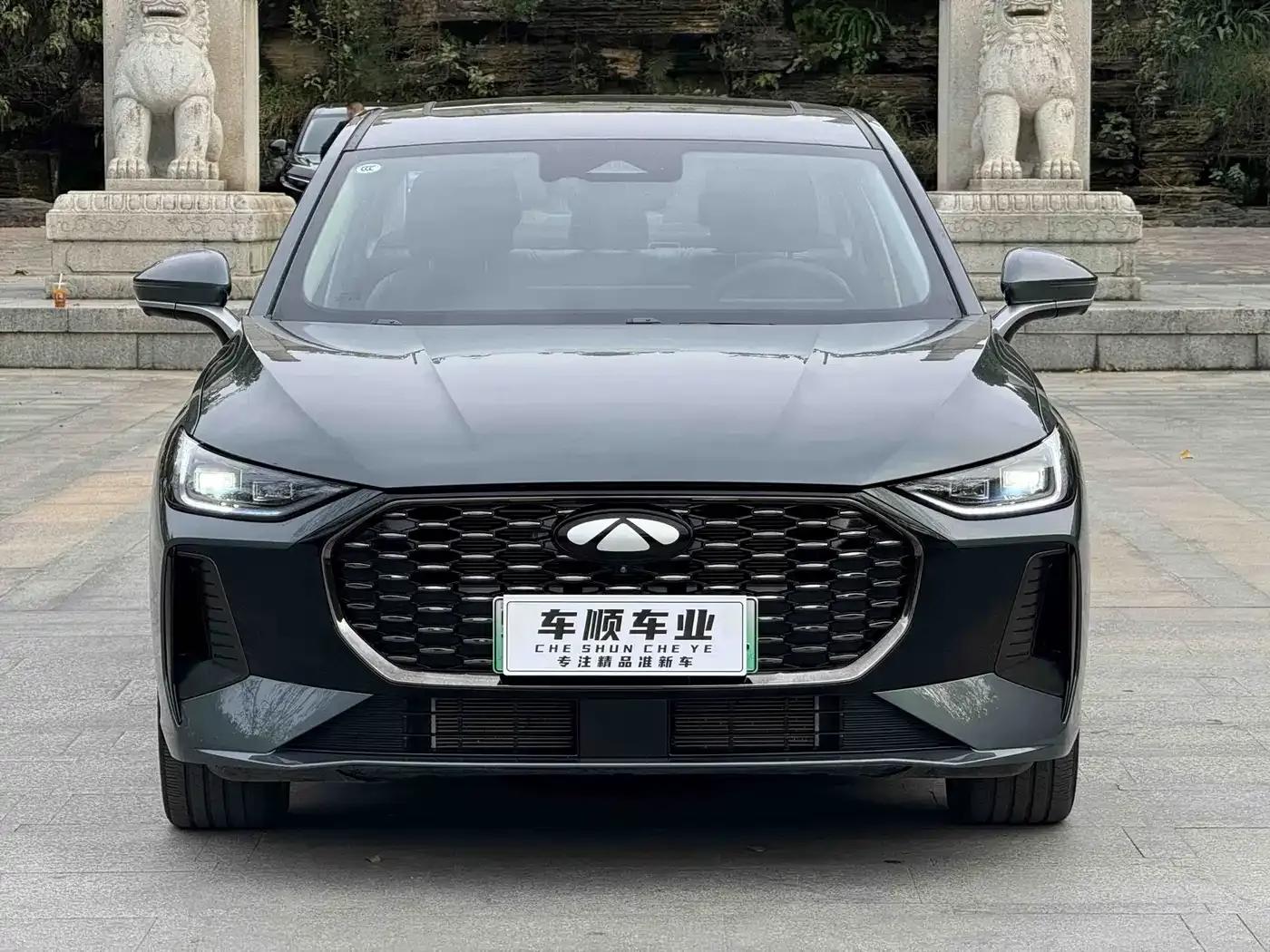 Fengyun A8L 2025 1.5TGDI 145km Luxury Edition — миниатюра 2