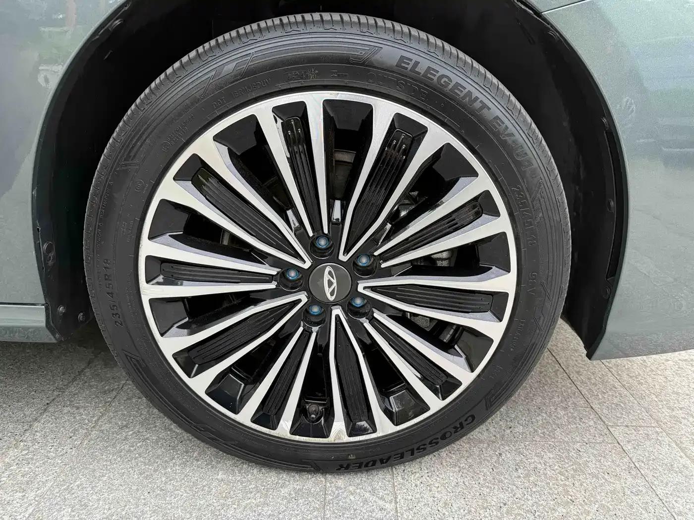 Fengyun A8L 2025 1.5TGDI 145km Luxury Edition — миниатюра 25