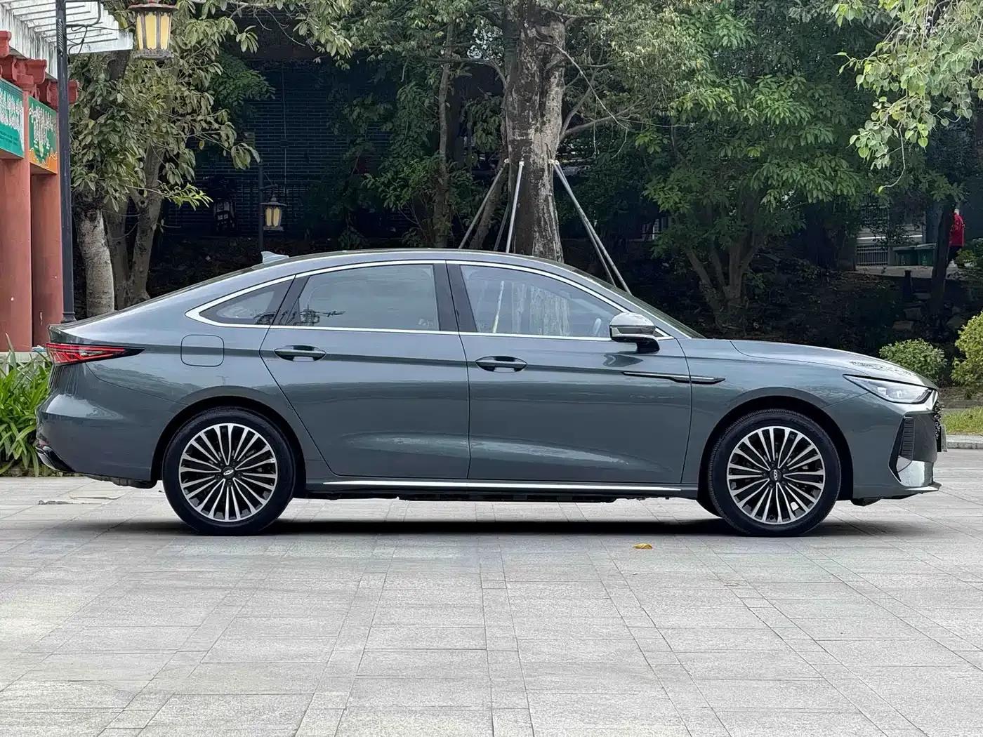Fengyun A8L 2025 1.5TGDI 145km Luxury Edition — миниатюра 9