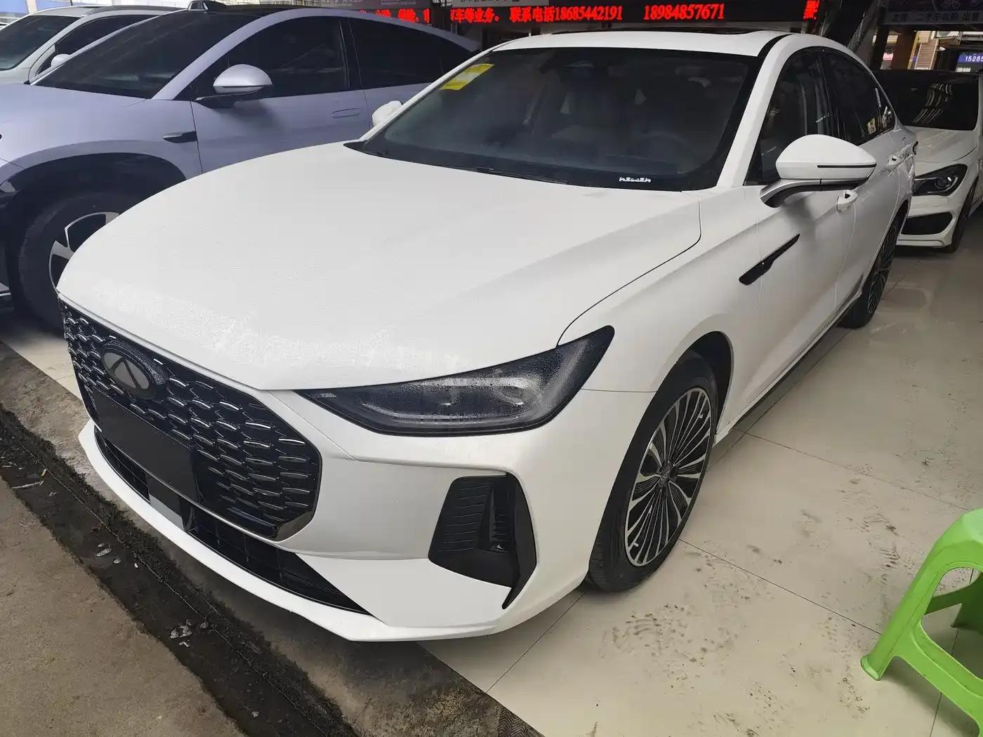 Fengyun A8L 2025 1.5TGDI 145km Luxury Edition — миниатюра 1