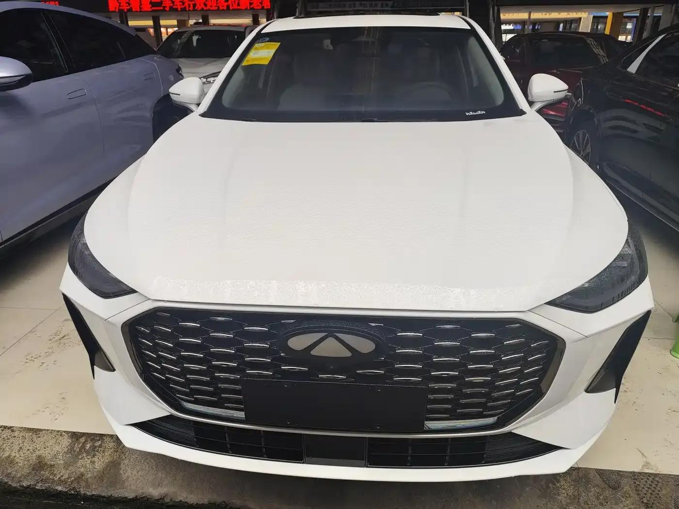 Fengyun A8L 2025 1.5TGDI 145km Luxury Edition — миниатюра 2