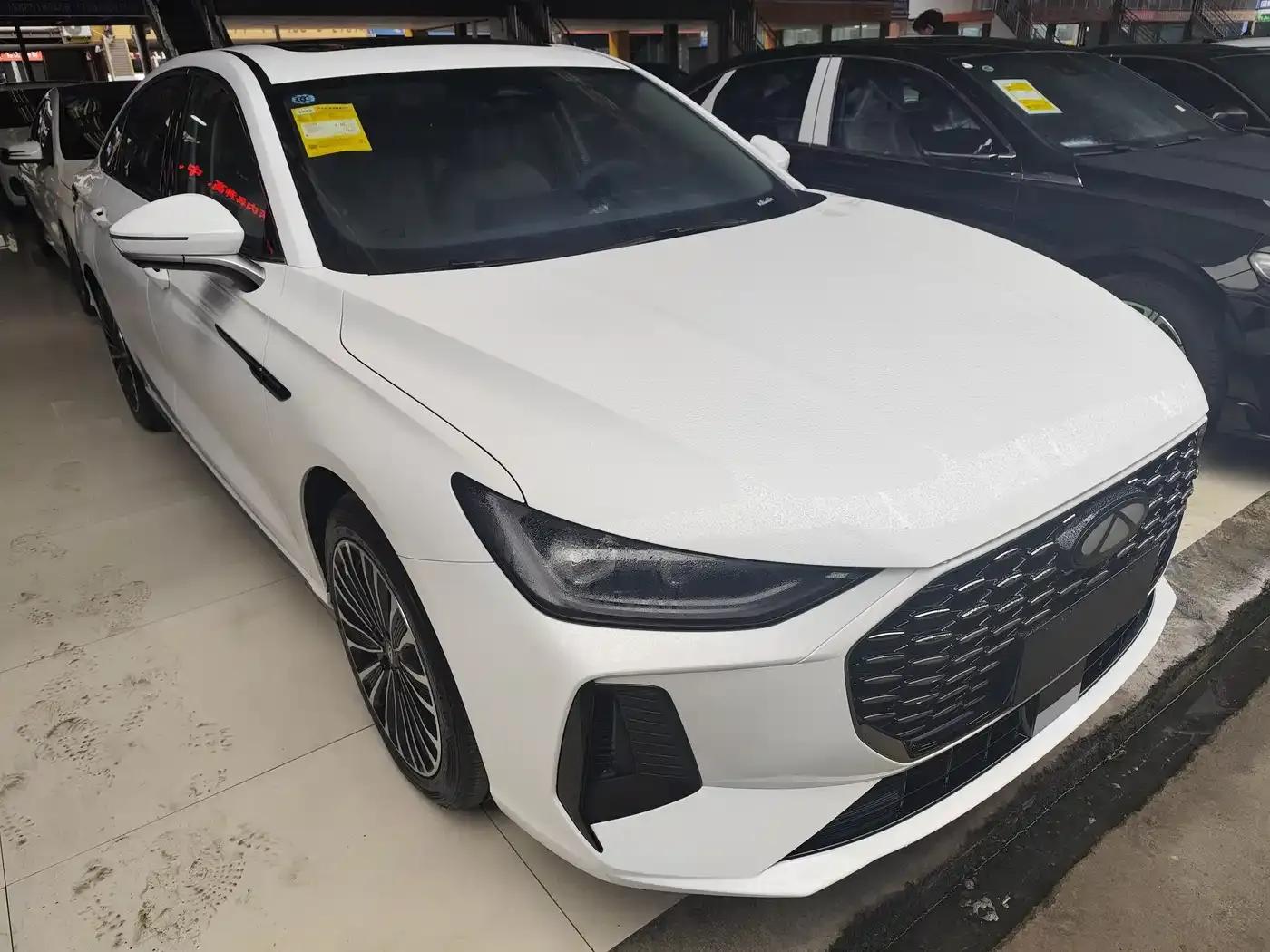 Fengyun A8L 2025 1.5TGDI 145km Luxury Edition — миниатюра 3