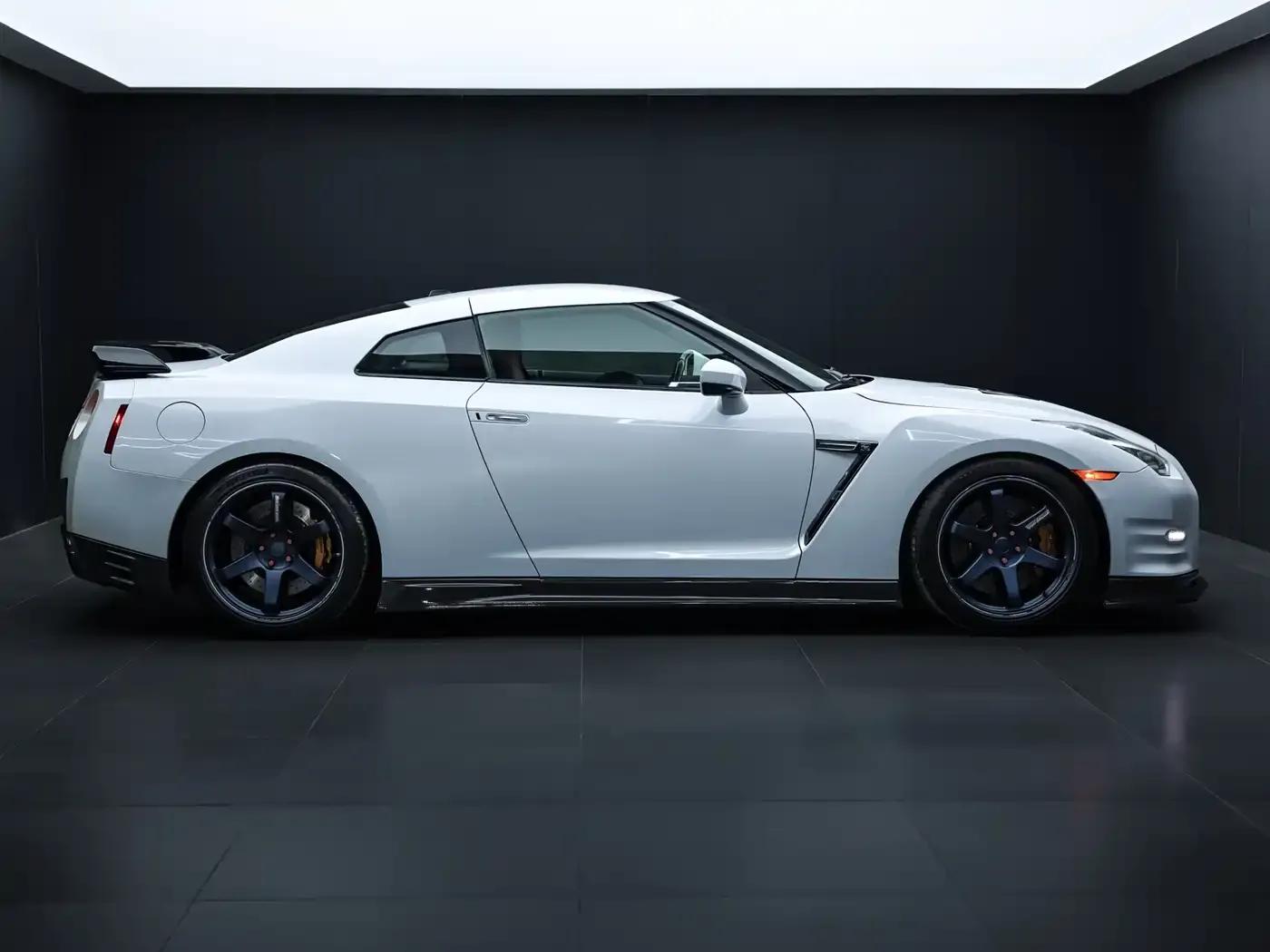 2012 Nissan GT-R 3.8T Premium Edition — миниатюра 3