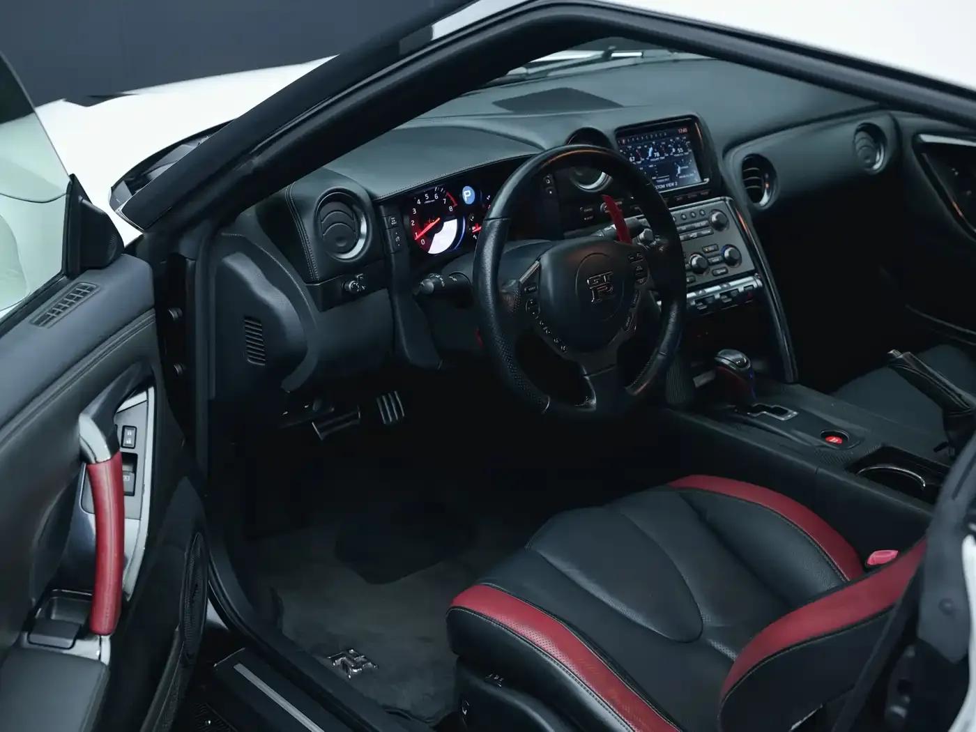 2012 Nissan GT-R 3.8T Premium Edition — миниатюра 10