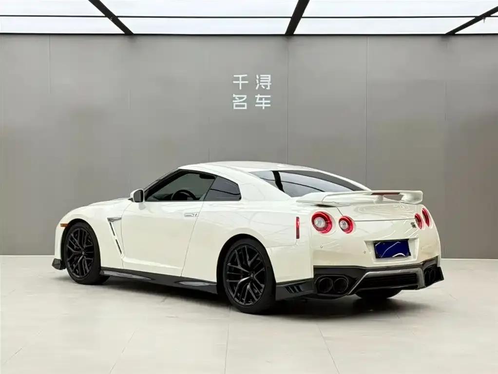 2017 Nissan GT-R 3.8T Flagship Edition — миниатюра 15
