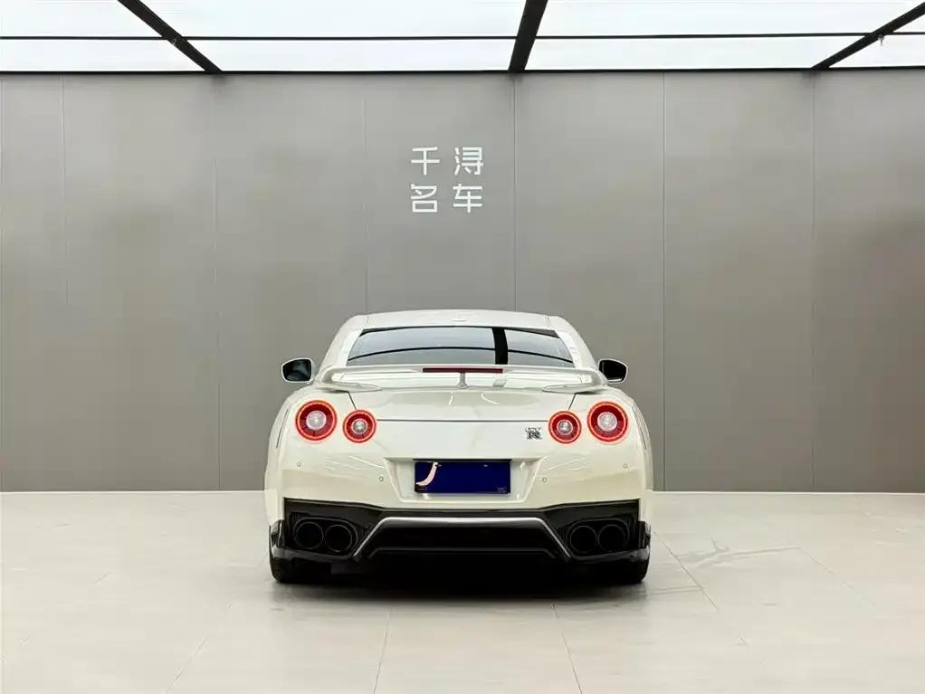 2017 Nissan GT-R 3.8T Flagship Edition — миниатюра 16