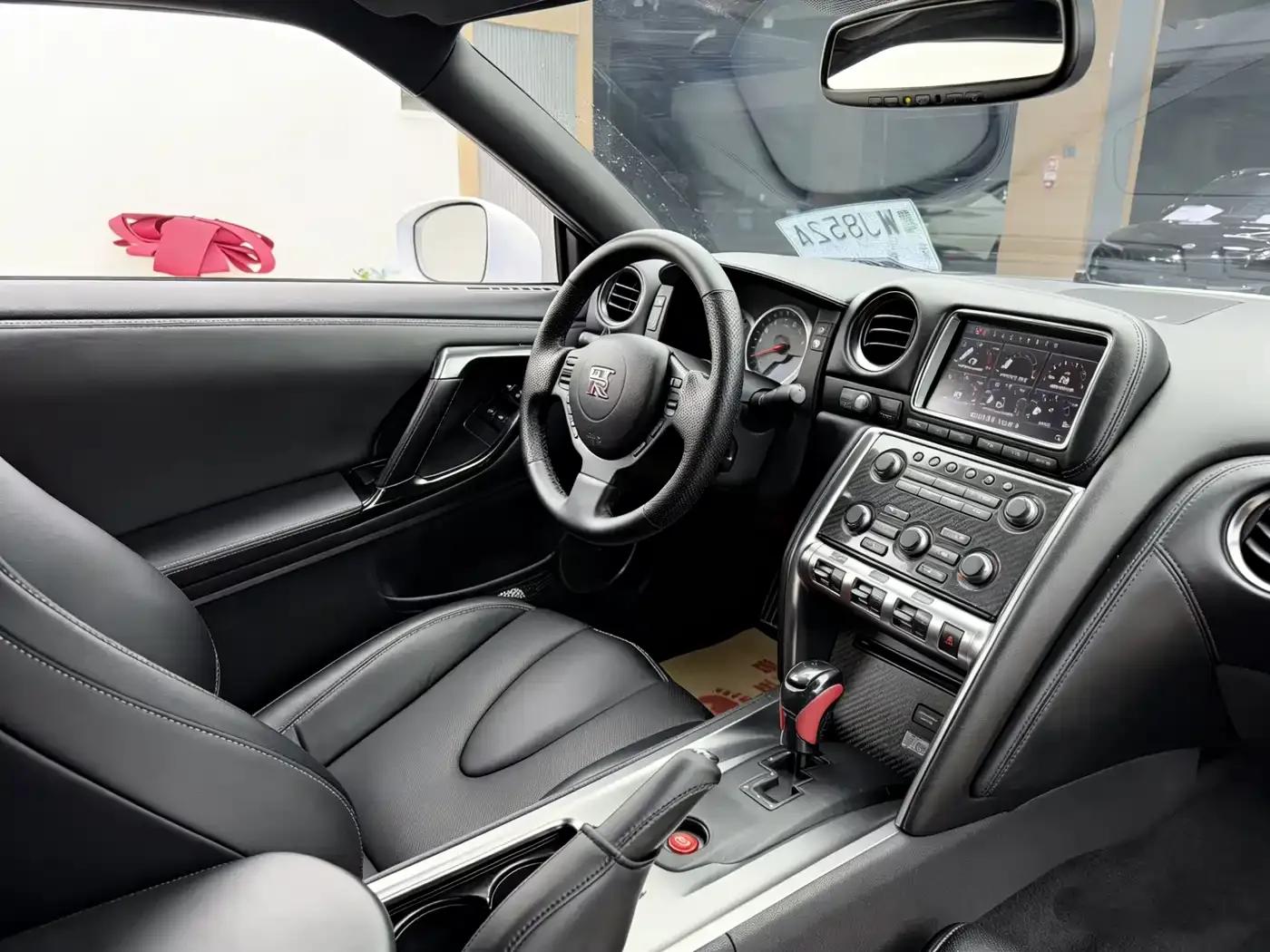 2012 Nissan GT-R 3.8T Premium Edition — миниатюра 10