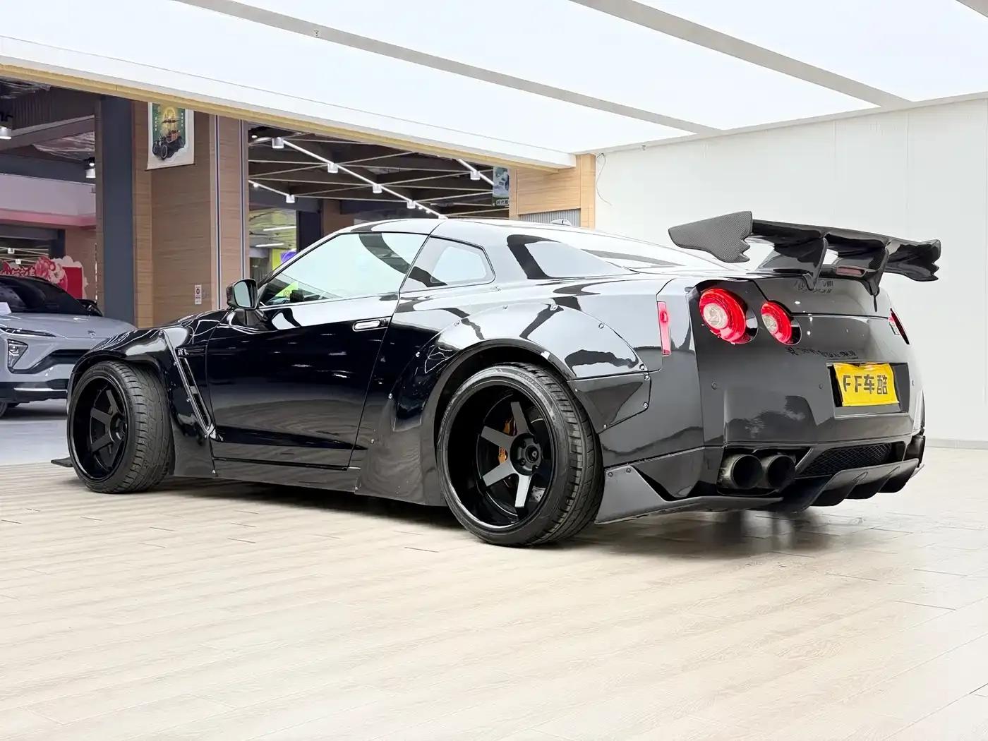 2010 Nissan GT-R 3.8T Premium Edition — миниатюра 11