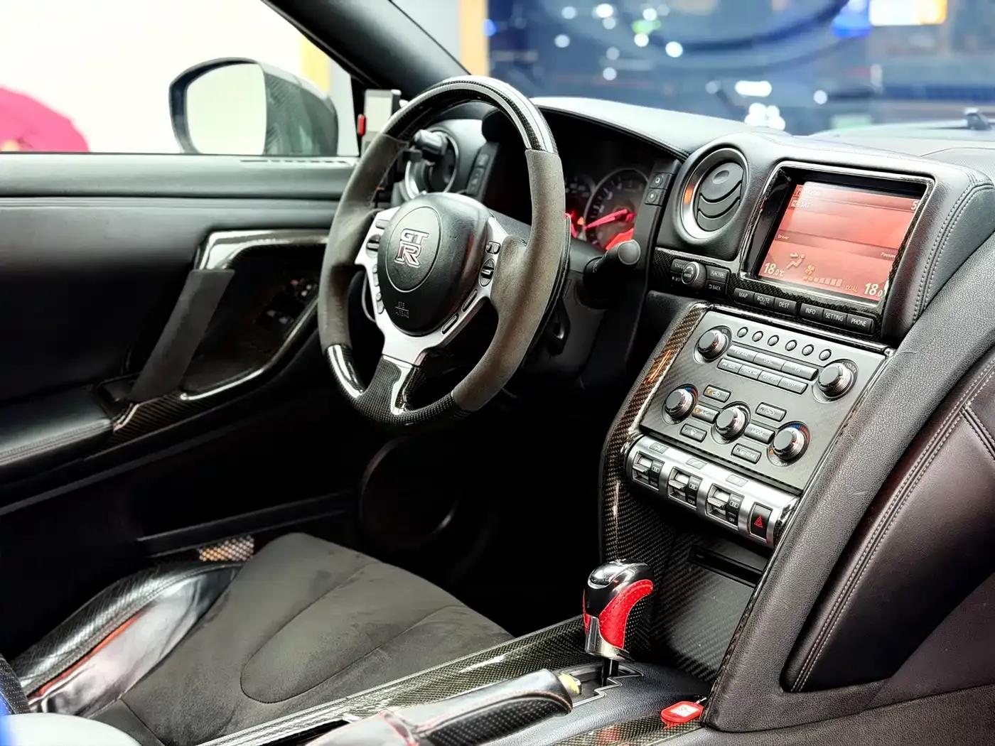 2010 Nissan GT-R 3.8T Premium Edition — миниатюра 14
