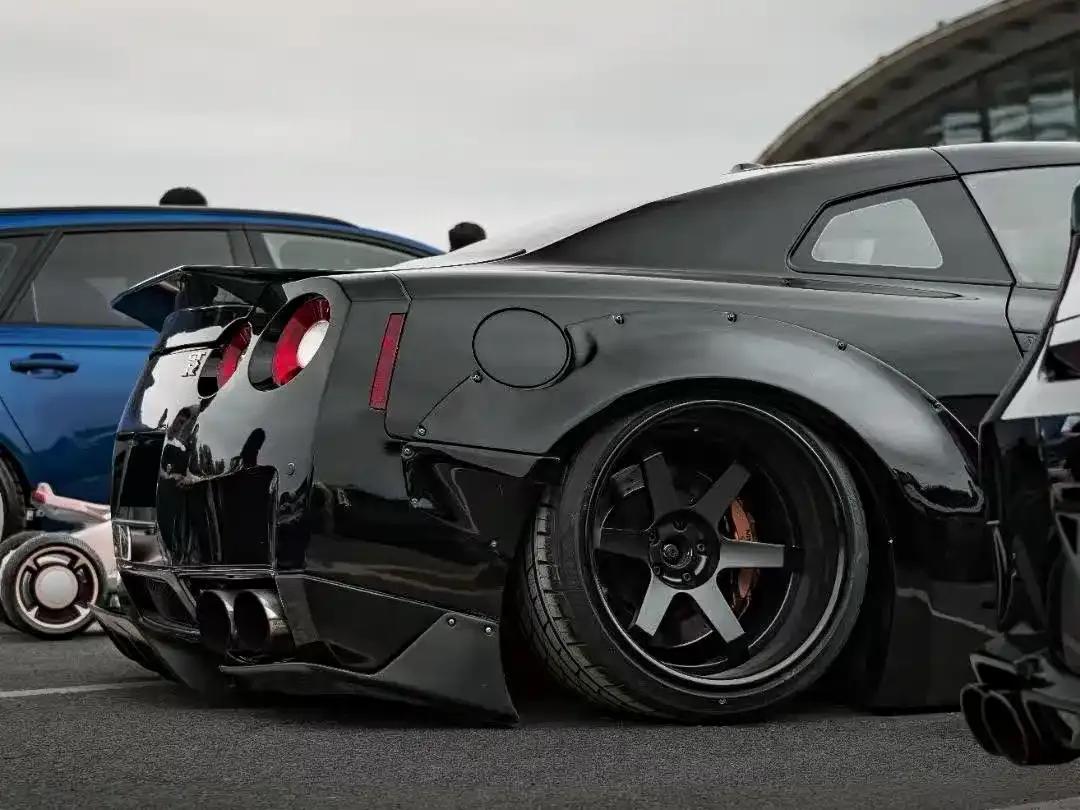2010 Nissan GT-R 3.8T Premium Edition — миниатюра 5