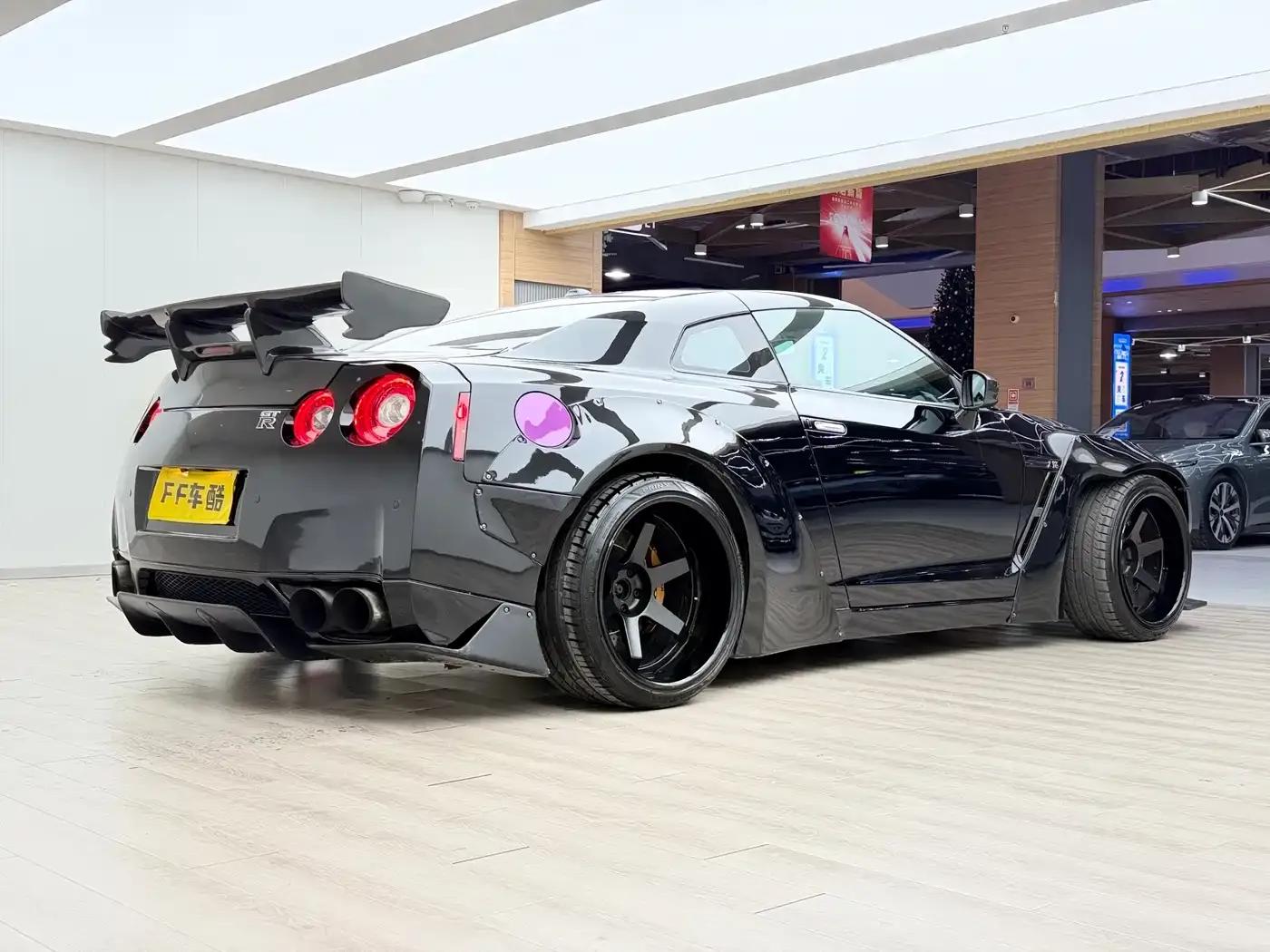 2010 Nissan GT-R 3.8T Premium Edition — миниатюра 10