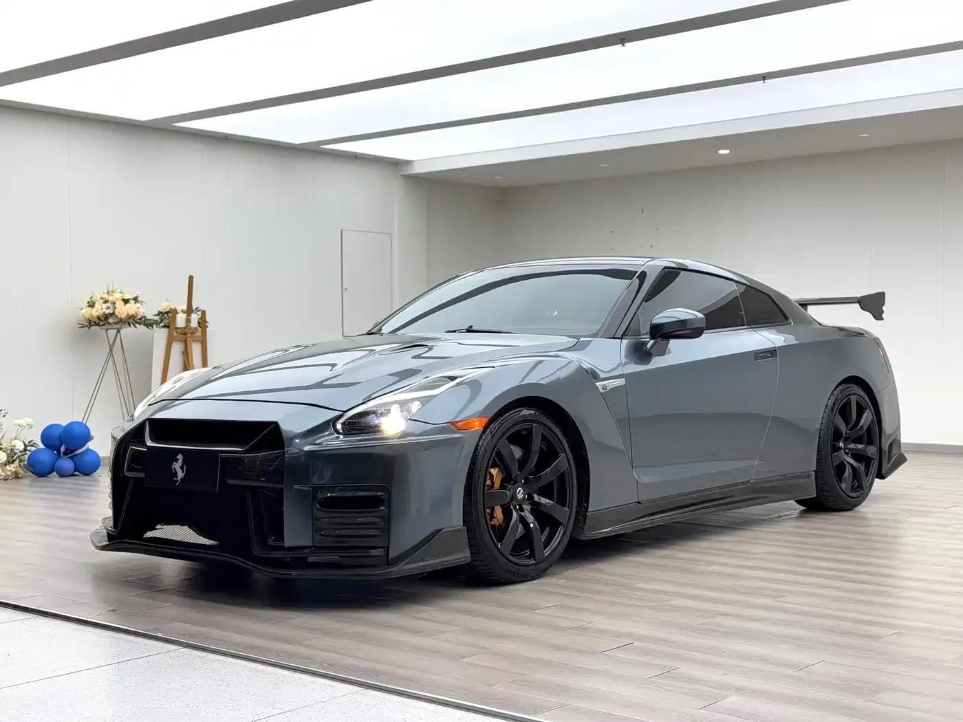 2010 Nissan GT-R 3.8T Premium Edition — миниатюра 1