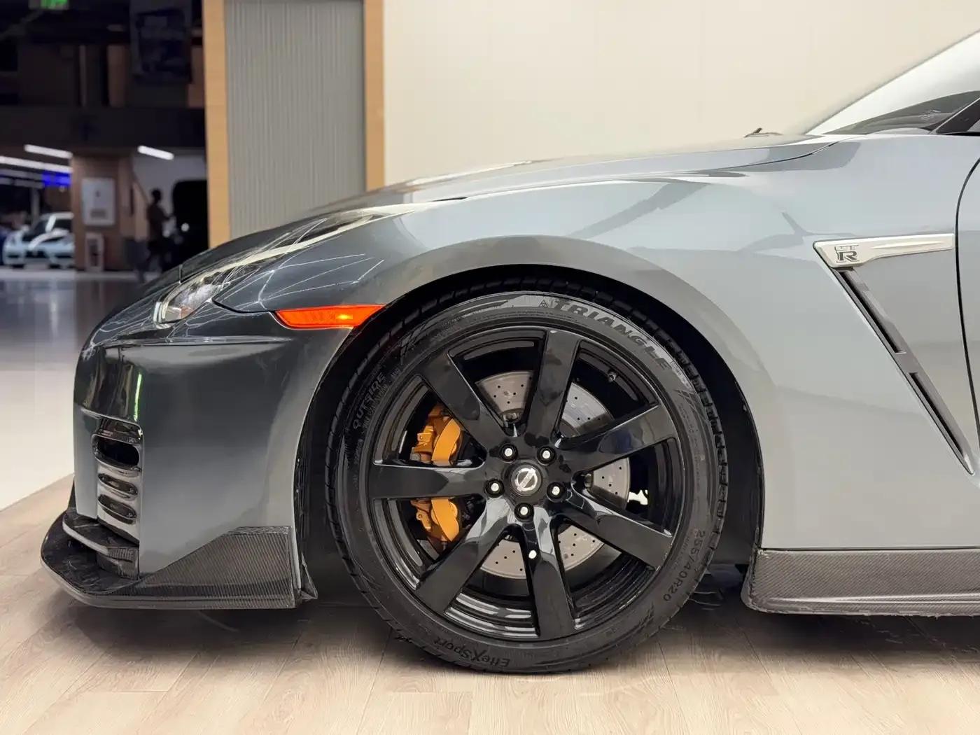2010 Nissan GT-R 3.8T Premium Edition — миниатюра 4