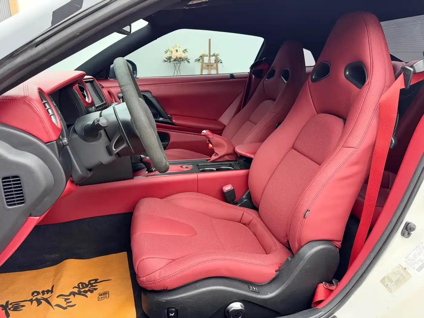 2010 Nissan GT-R 3.8T Premium Edition — миниатюра 10