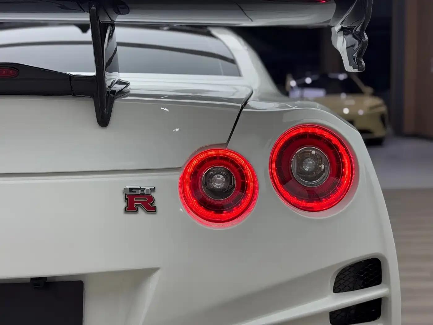 2010 Nissan GT-R 3.8T Premium Edition — миниатюра 11