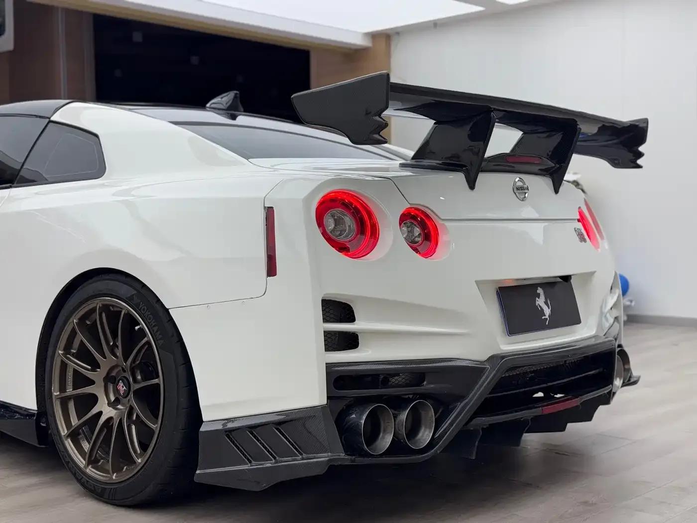 2010 Nissan GT-R 3.8T Premium Edition — миниатюра 12