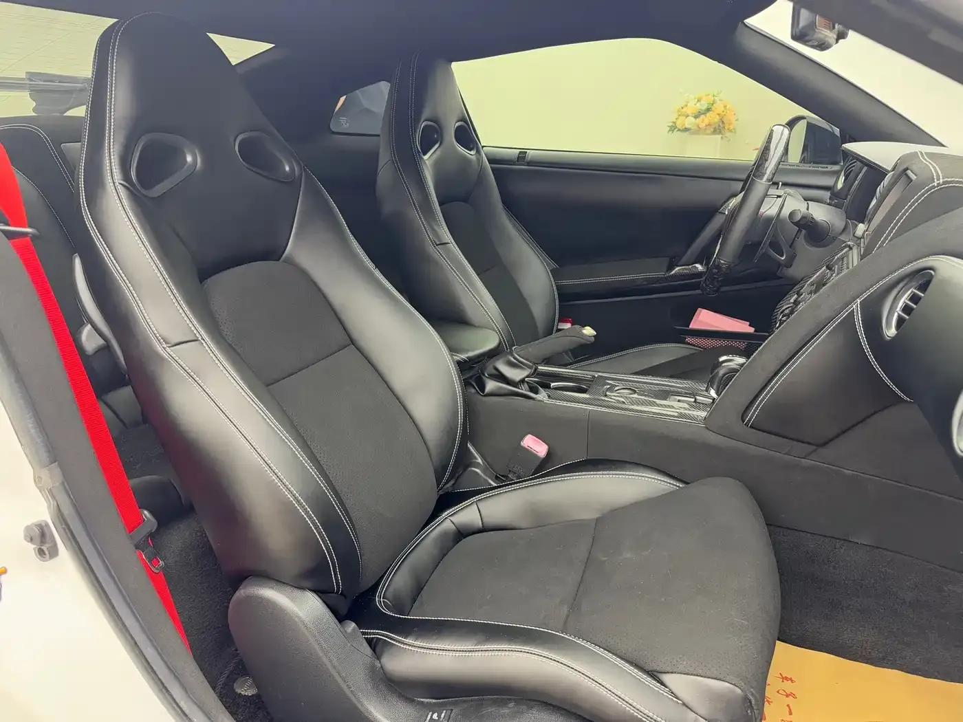 2010 Nissan GT-R 3.8T Premium Edition — миниатюра 16