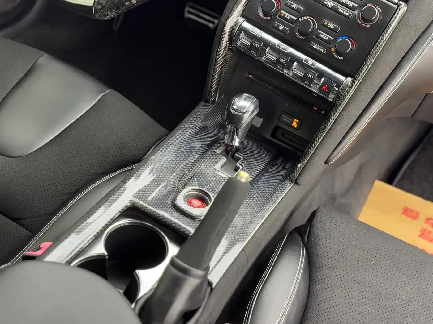 2010 Nissan GT-R 3.8T Premium Edition — миниатюра 19