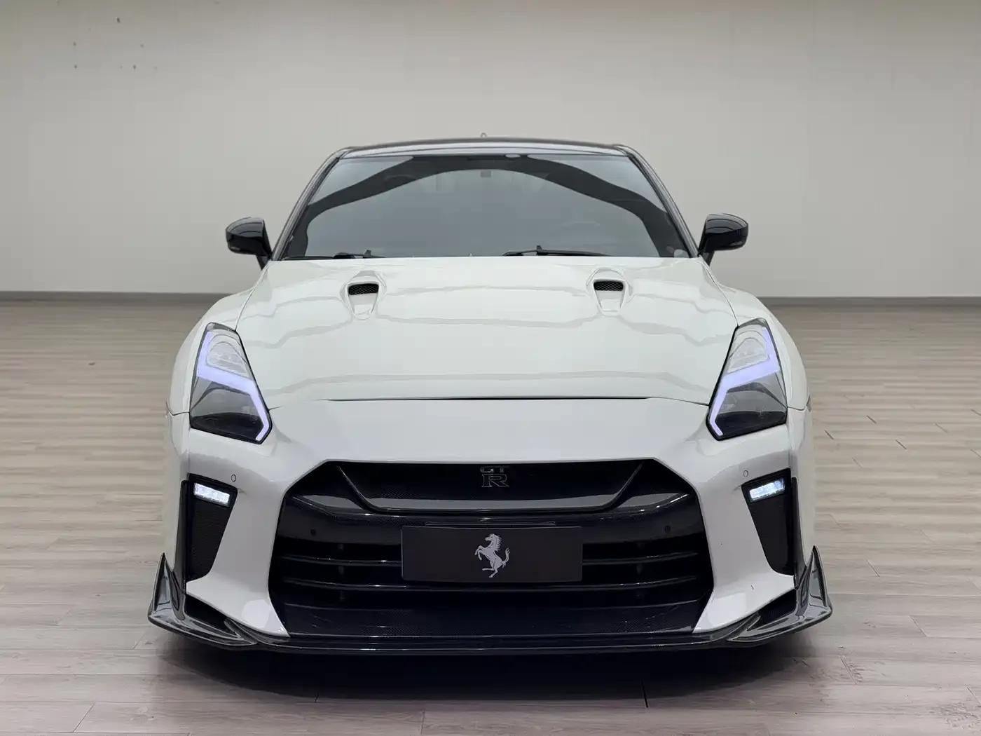2010 Nissan GT-R 3.8T Premium Edition — миниатюра 3