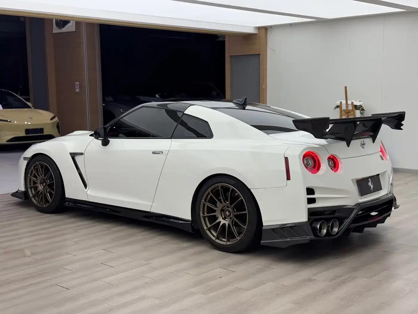 2010 Nissan GT-R 3.8T Premium Edition — миниатюра 5