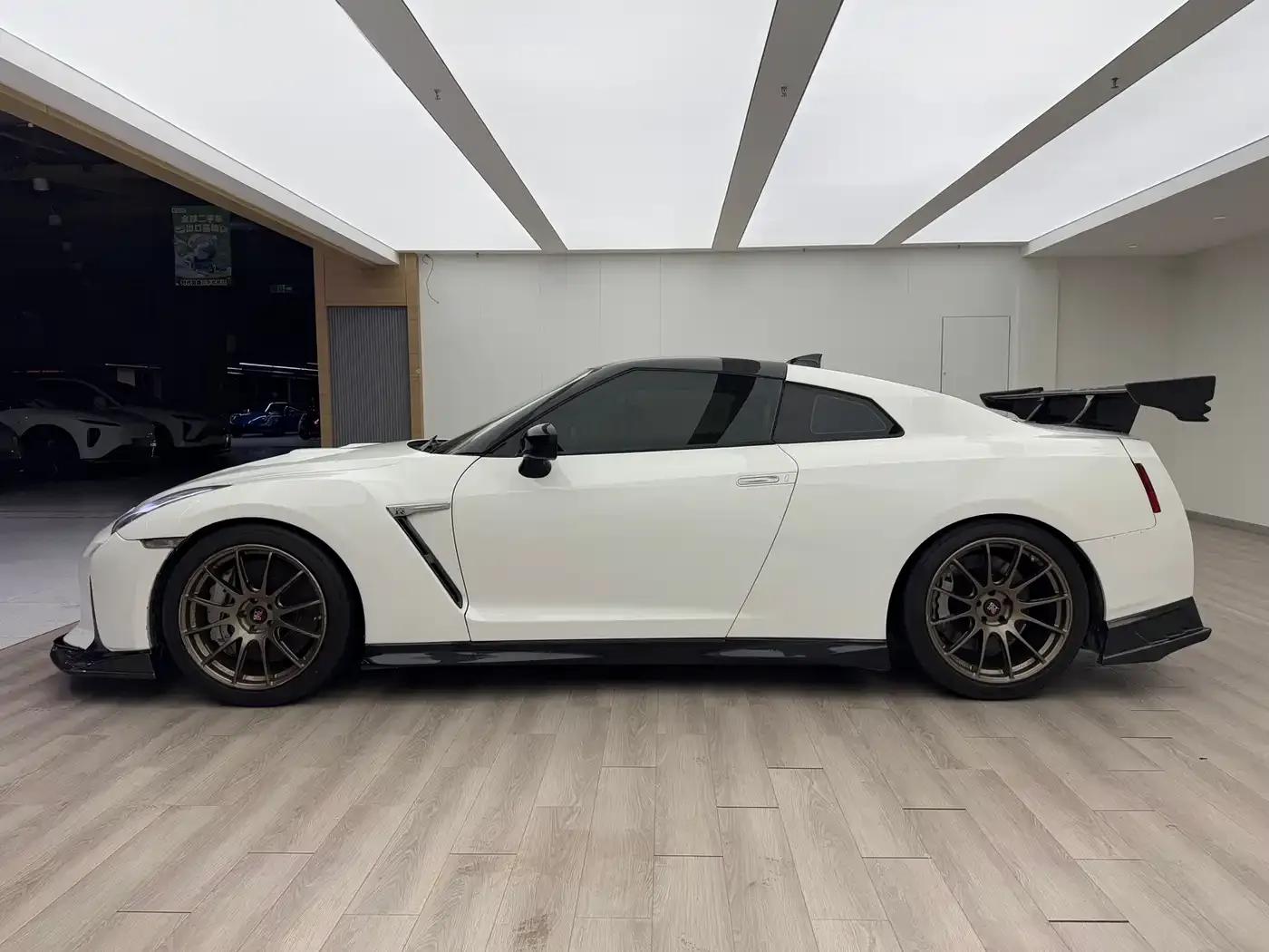 2010 Nissan GT-R 3.8T Premium Edition — миниатюра 7