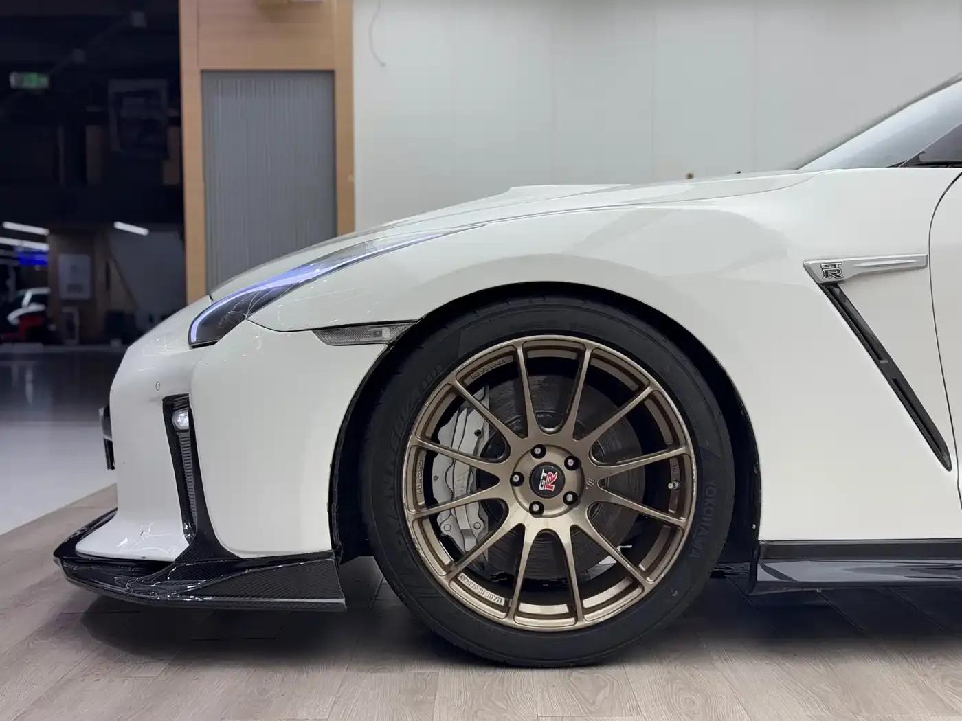 2010 Nissan GT-R 3.8T Premium Edition — миниатюра 8