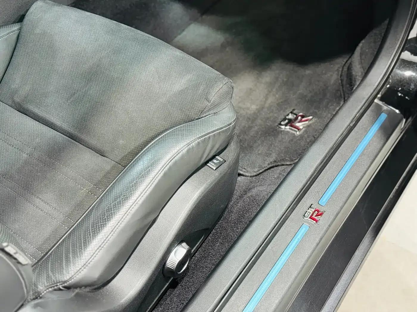 2012 Nissan GT-R 3.8T Premium Edition — миниатюра 14