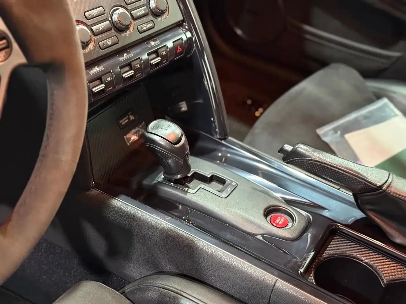 2012 Nissan GT-R 3.8T Premium Edition — миниатюра 10