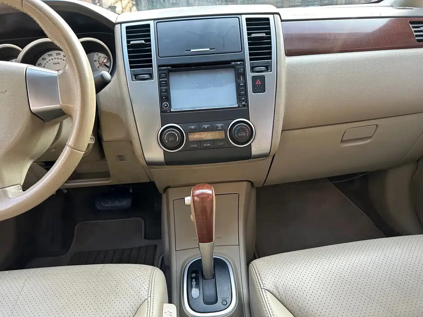 Tiida 2009 1.6L Automatic Technology Edition — миниатюра 16