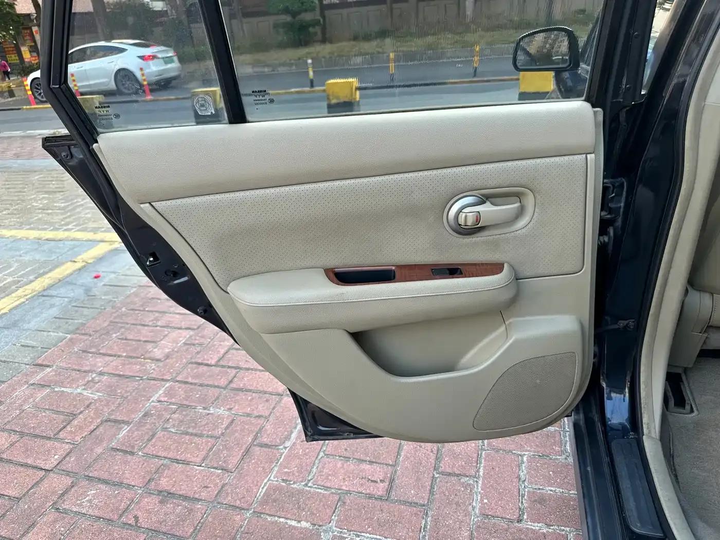 Tiida 2009 1.6L Automatic Technology Edition — миниатюра 18
