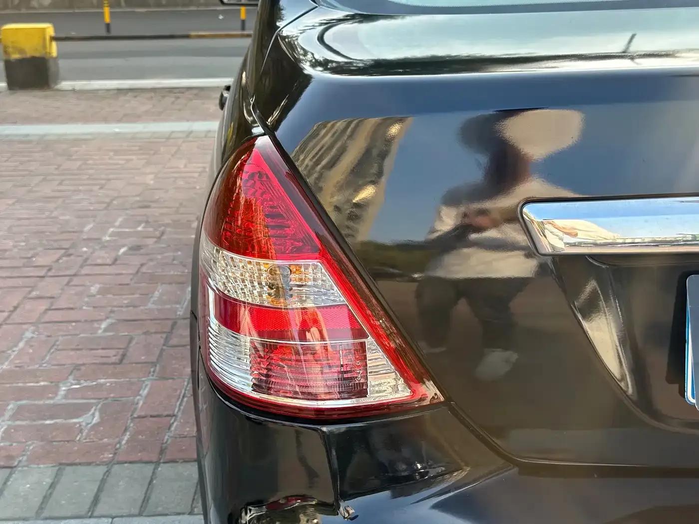 Tiida 2009 1.6L Automatic Technology Edition — миниатюра 9
