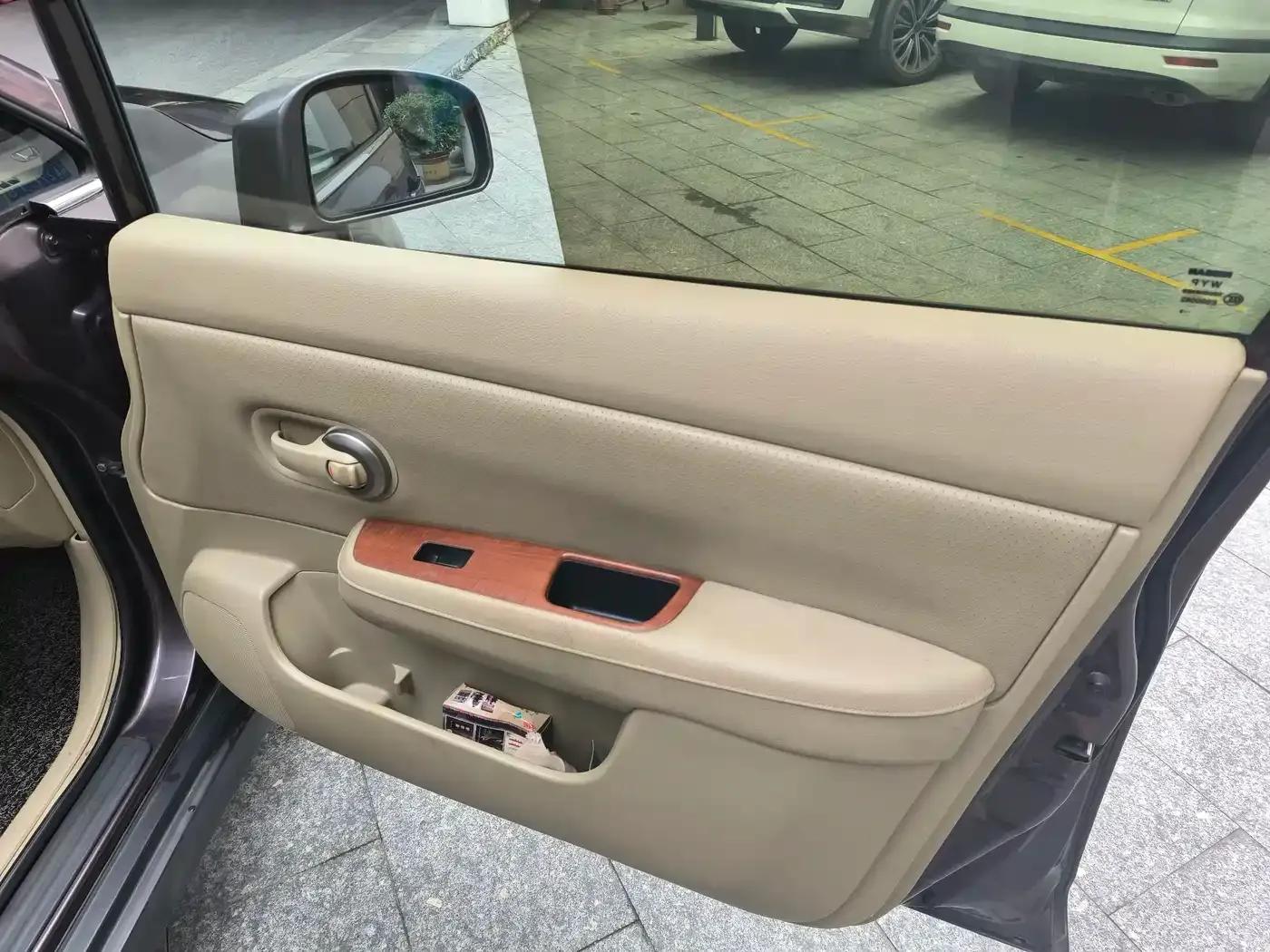 Tiida 2008 1.6L Automatic Premium Edition — миниатюра 13