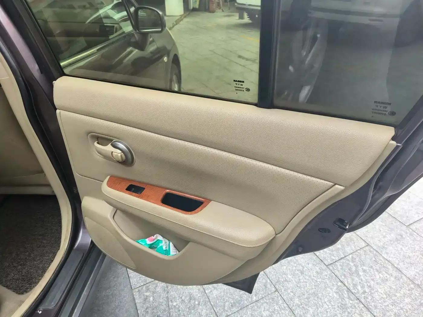 Tiida 2008 1.6L Automatic Premium Edition — миниатюра 17