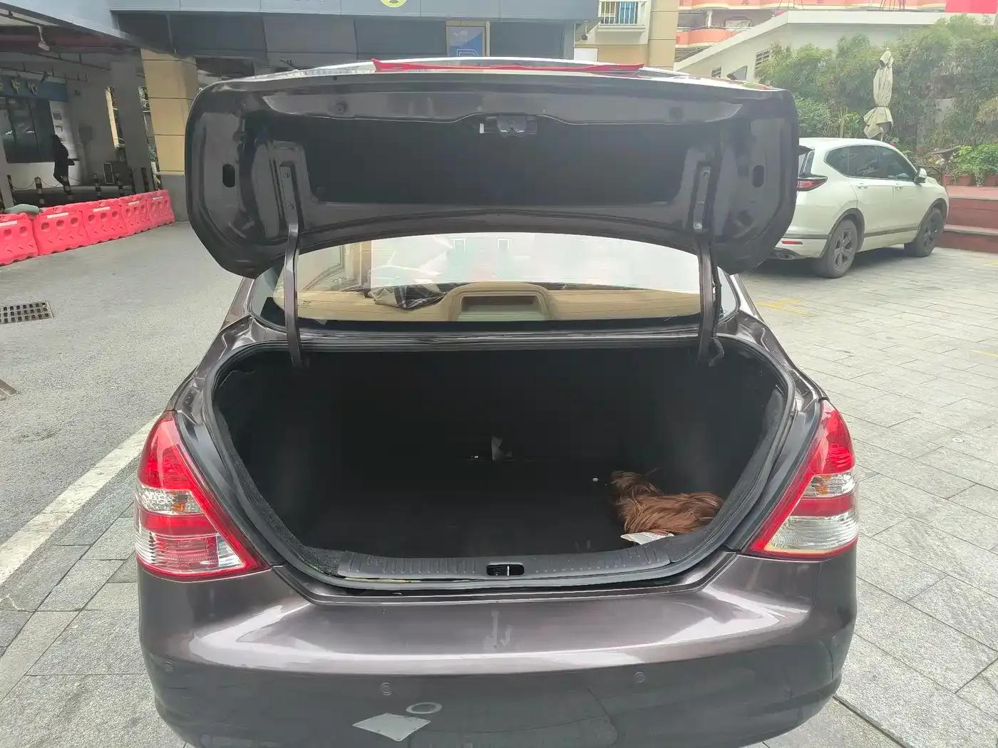 Tiida 2008 1.6L Automatic Premium Edition — миниатюра 18