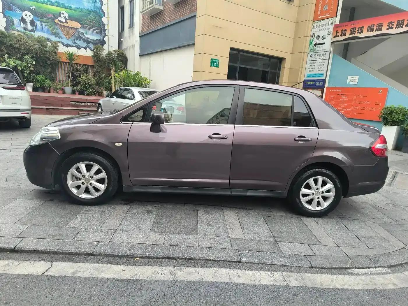 Tiida 2008 1.6L Automatic Premium Edition — миниатюра 3